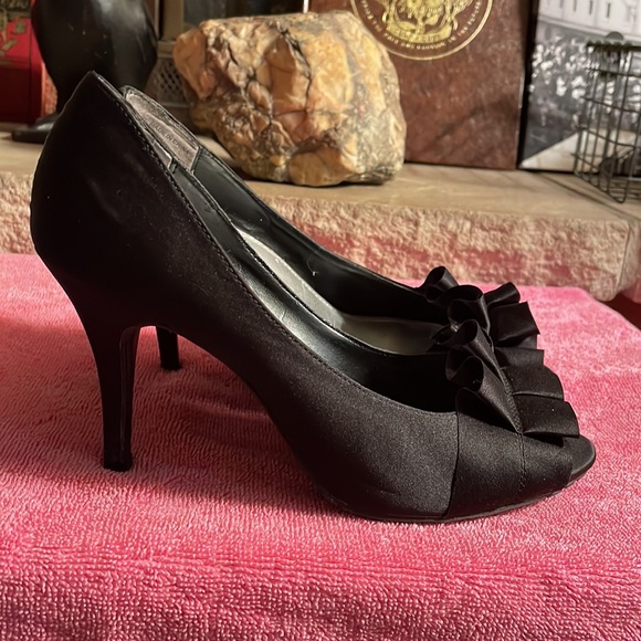 Heels - Picture 4 of 10